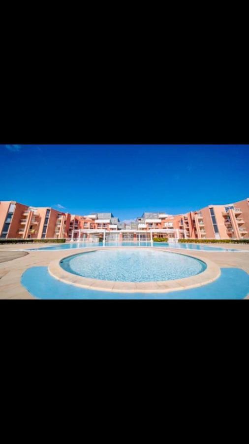 Grand Bord De Piscine *
